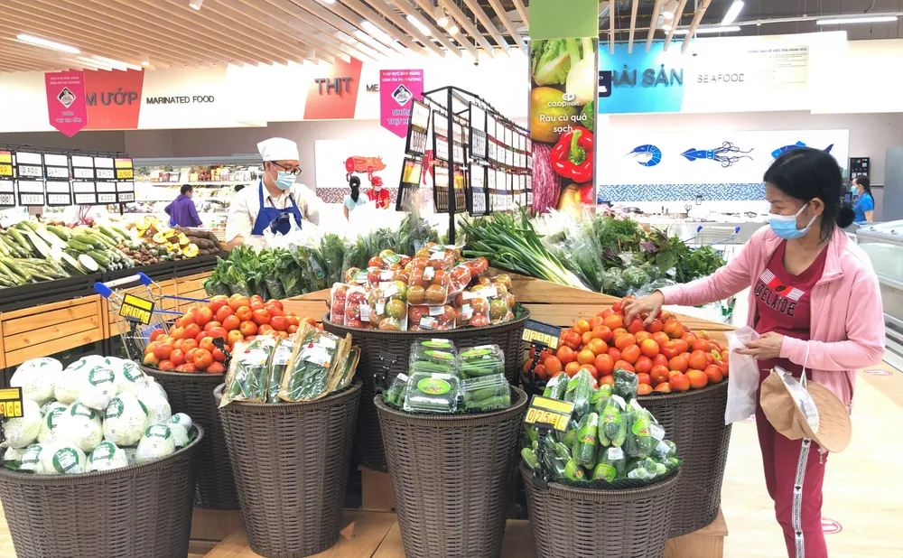 Hàng hóa đầy ắp tại các siêu thị Co.opmart ở khu vực ĐBSCL