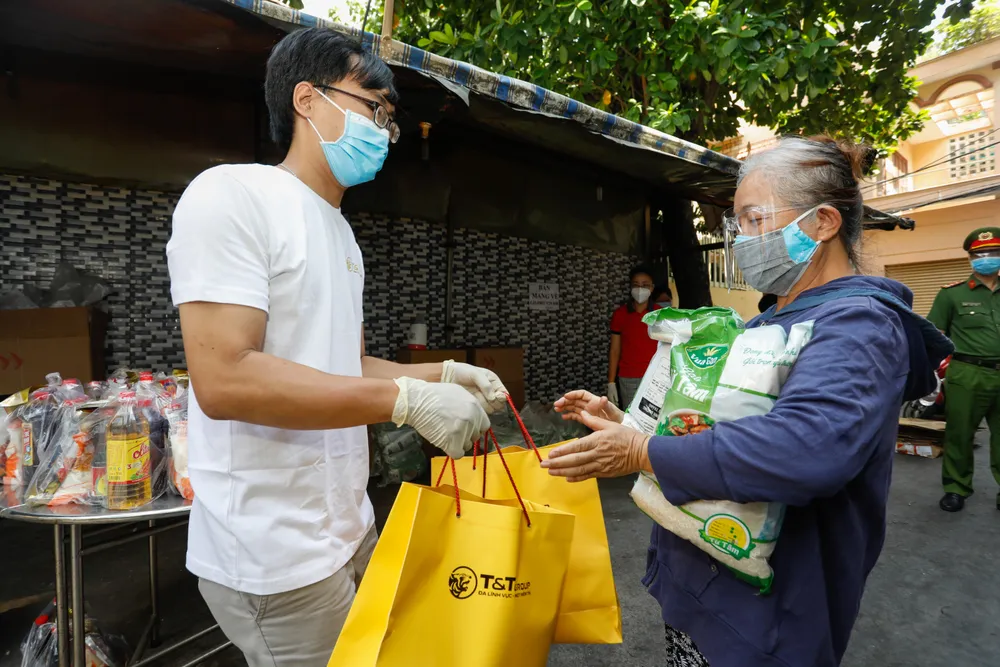 T&T Group tặng 100.000 suất quà tổng giá trị 30 tỷ đồng cho người dân TPHCM gặp khó khăn do Covid-19 ảnh 2