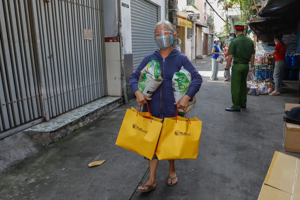 T&T Group tặng 100.000 suất quà tổng giá trị 30 tỷ đồng cho người dân TPHCM gặp khó khăn do Covid-19 ảnh 3