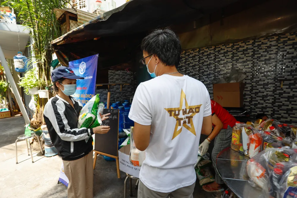 T&T Group tặng 100.000 suất quà tổng giá trị 30 tỷ đồng cho người dân TPHCM gặp khó khăn do Covid-19 ảnh 4