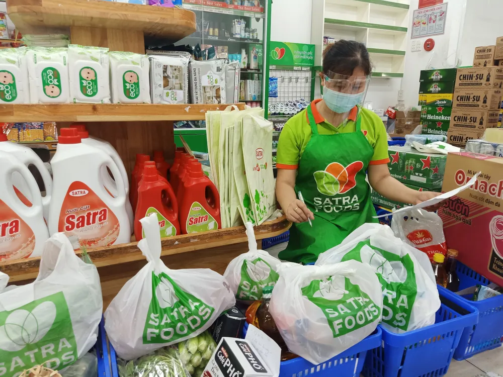Gần 30.000 đơn hàng đã được hệ thống bán lẻ Satra giao đến các “tổ đi chợ hộ“ ảnh 1