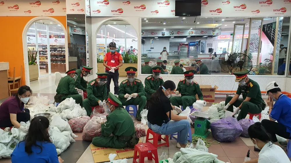 Gần 30.000 đơn hàng đã được hệ thống bán lẻ Satra giao đến các “tổ đi chợ hộ“ ảnh 3