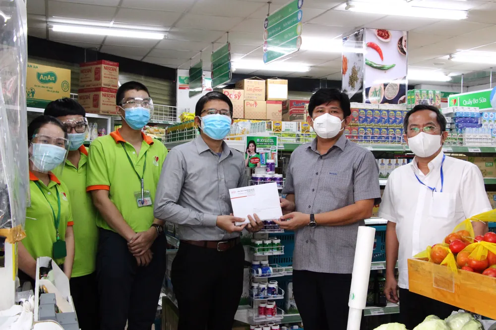 Người dân trên địa bàn quận 10 có thể đặt mua hàng tại Satramart – Siêu thị Sài Gòn qua ứng dụng di động ảnh 2