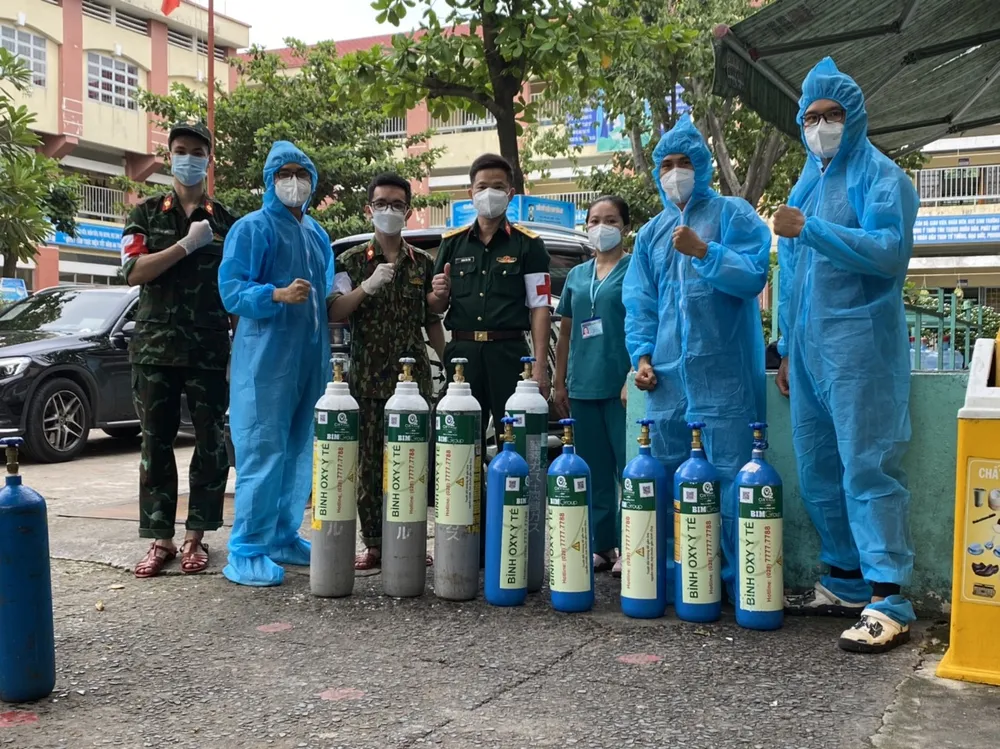 Hỗ trợ bình oxy miễn phí cho nhiều quận huyện và TP Thủ Đức ảnh 2