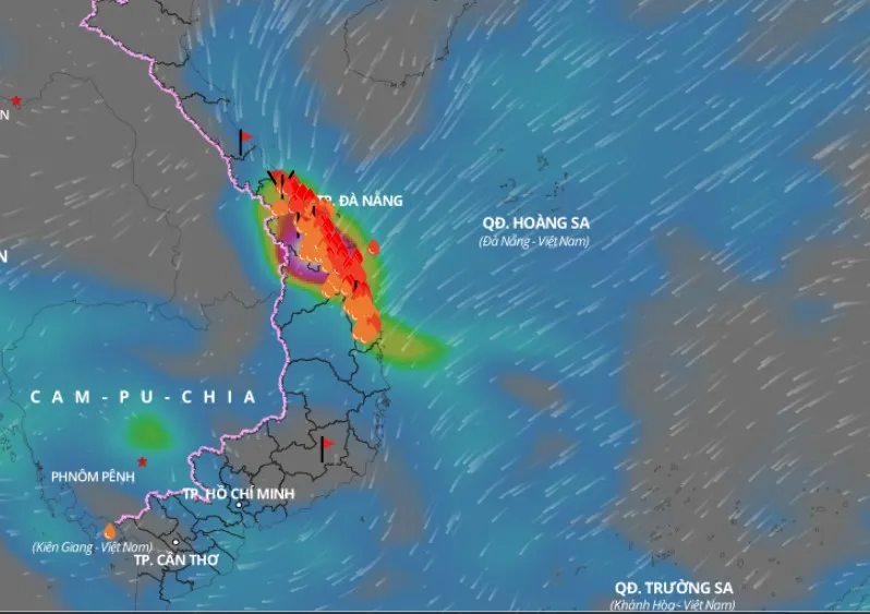 Từ sáng sớm ngày 23 đến ngày 25-10, khu vực từ Quảng Trị đến Phú Yên xảy ra mưa to đến rất to. Ảnh: VNDMS