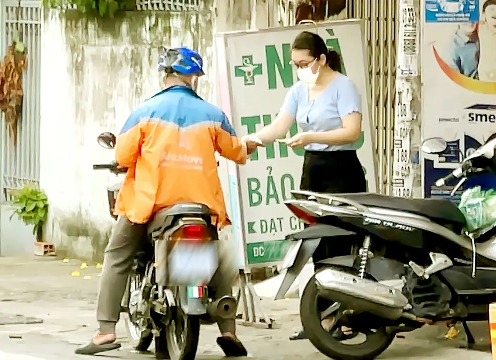 Rủi ro với thuốc điều trị Covid-19 trôi nổi ảnh 1