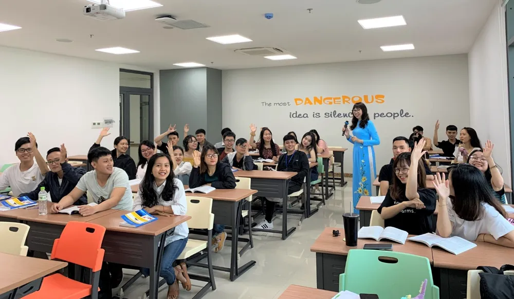 Trường Đại học Kinh tế TPHCM (UEH): 45 năm hành trình hướng đến Đại học UEH đa ngành và bền vững ảnh 1