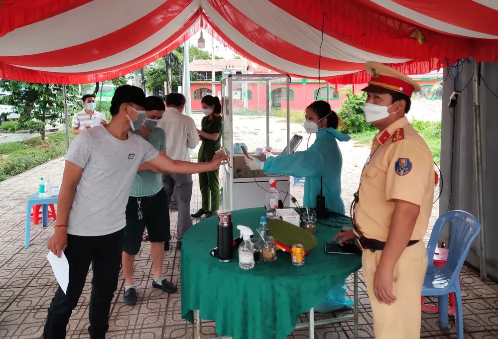 Ca mắc Covid-19 trong cộng đồng tăng nhanh ở nhiều địa phương ảnh 2