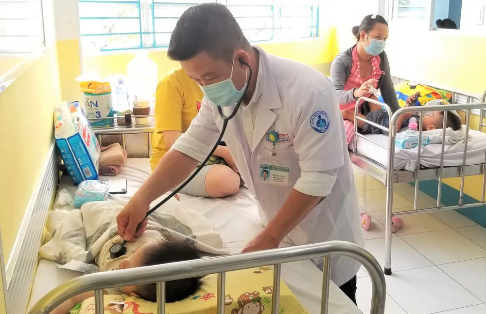 Đề phòng bệnh hô hấp, sốt xuất huyết bùng phát   ảnh 1