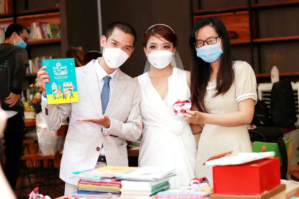 Đường sách không chỉ có sách ảnh 1