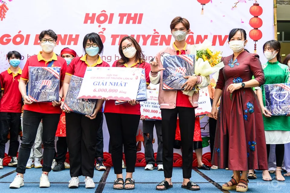 Hội thi gói bánh cổ truyền tại Trường Saigontourist ảnh 4