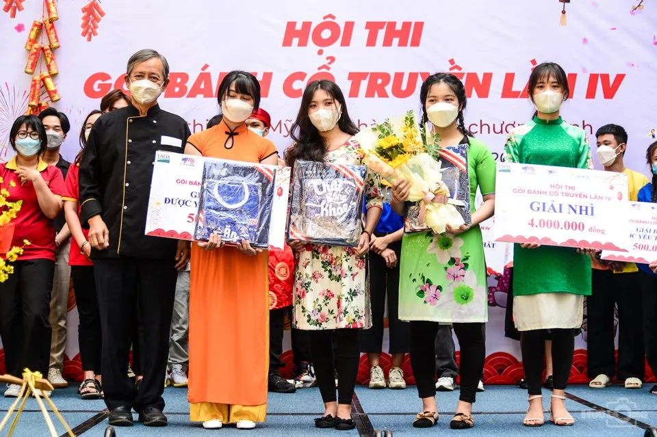 Hội thi gói bánh cổ truyền tại Trường Saigontourist ảnh 5