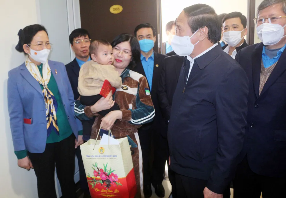 Lãnh đạo Quốc hội, Chính phủ thăm, tặng quà tết gia đình chính sách, hộ nghèo ảnh 2