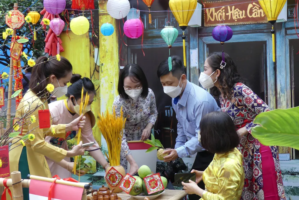 Hội Hộ sinh TPHCM trao quà chương trình Đồng hành vượt cạn ảnh 4