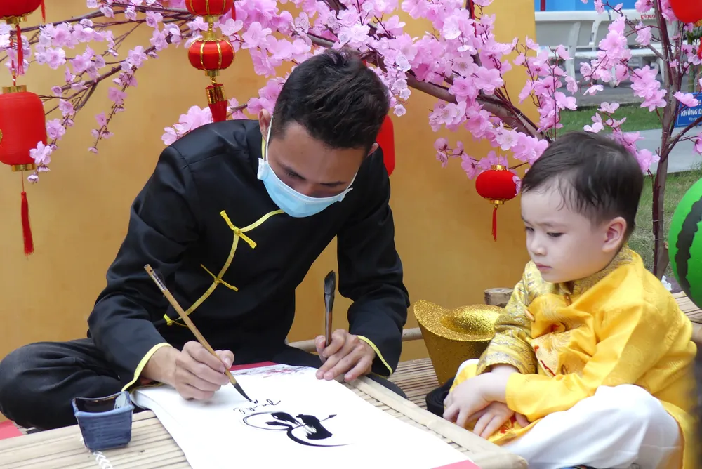 Hội Hộ sinh TPHCM trao quà chương trình Đồng hành vượt cạn ảnh 5