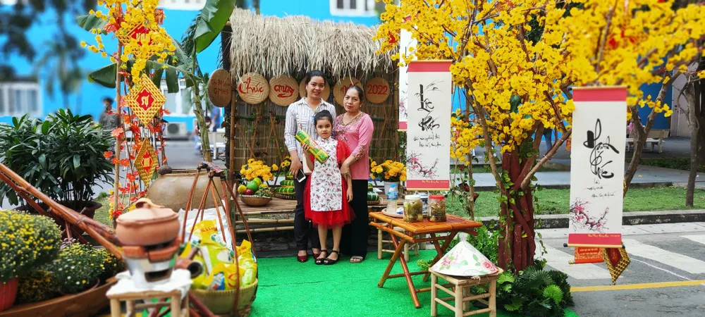 Hội Hộ sinh TPHCM trao quà chương trình Đồng hành vượt cạn ảnh 8