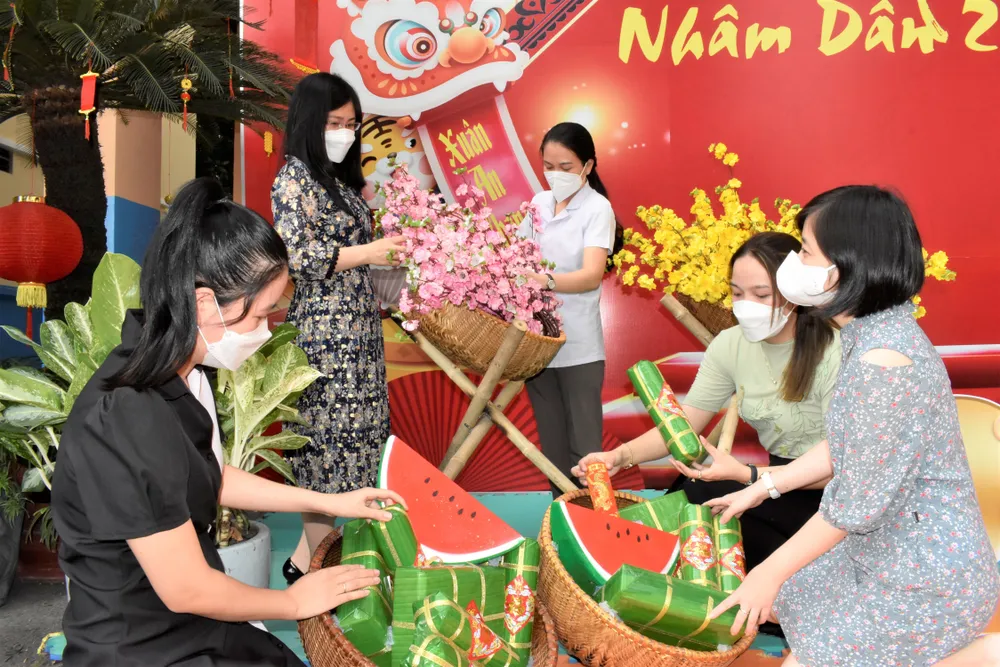 Nỗ lực chăm lo tết cho giảng viên ảnh 1