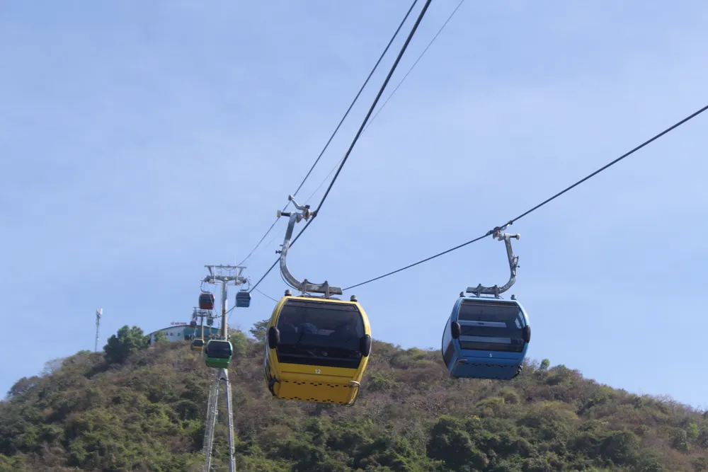 Du khách ùn ùn đổ về Vũng Tàu du xuân, tắm biển ảnh 5