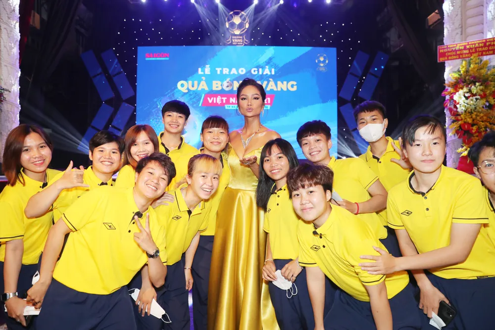 Hoàng Đức, Huỳnh Như và Văn Ý đoạt Quả bóng vàng Việt Nam 2021 ảnh 29