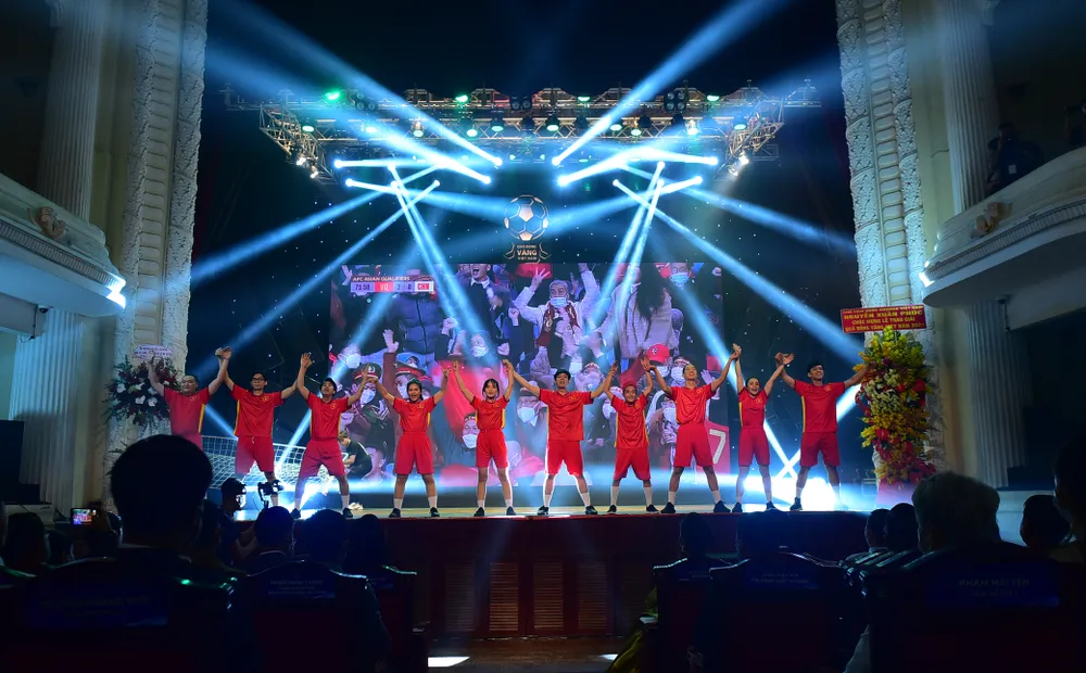 Hoàng Đức, Huỳnh Như và Văn Ý đoạt Quả bóng vàng Việt Nam 2021 ảnh 20