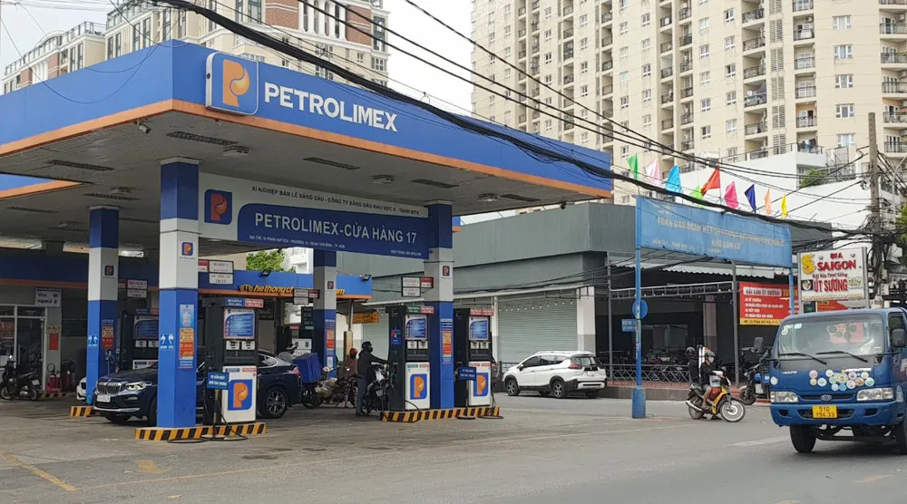 Bán xăng dầu bình thường trở lại ảnh 1