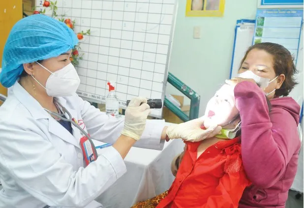 Vững tin màu blouse trắng - Bài 1: Đôi vai nhỏ gánh việc lớn ảnh 1