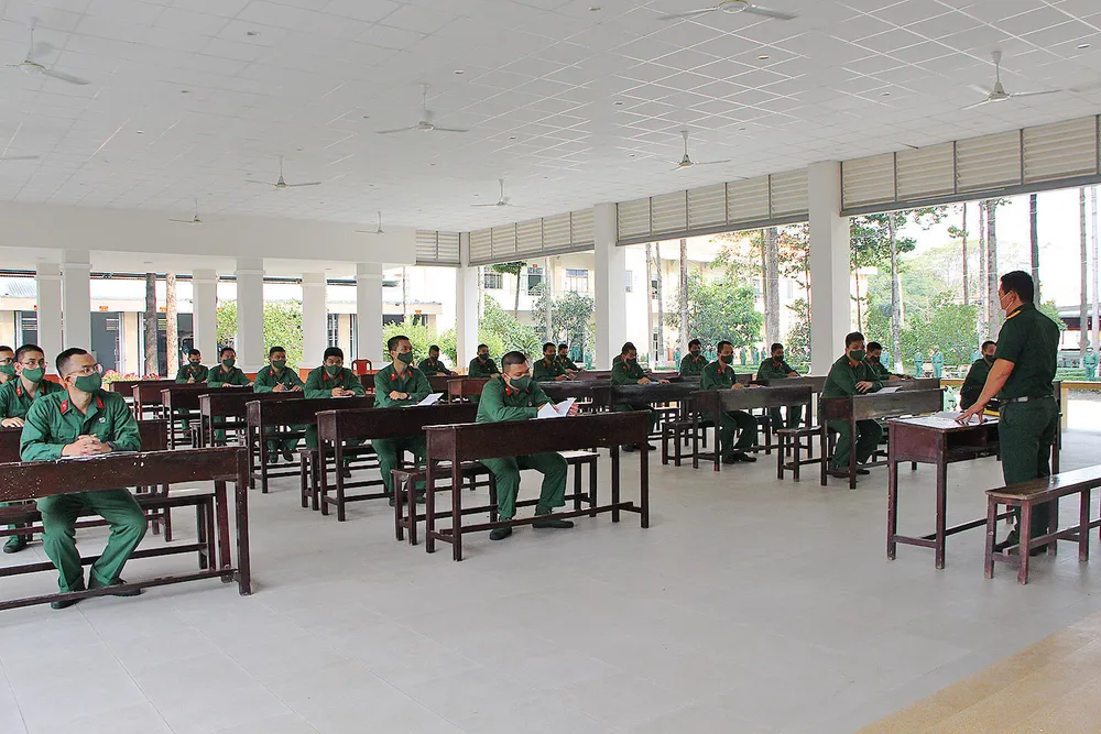 Chiến sĩ trẻ trên thao trường ảnh 1