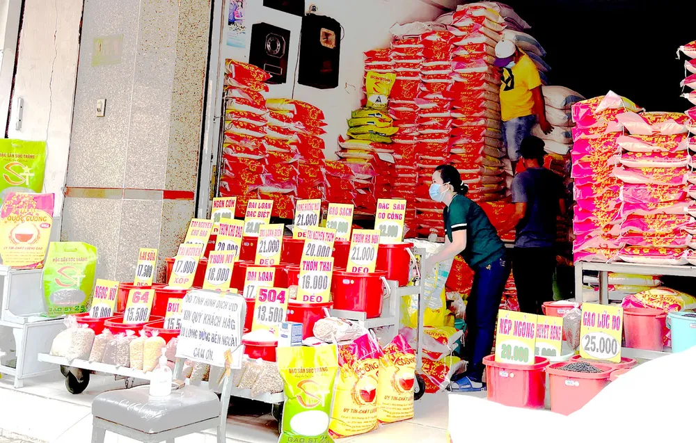 “Bão giá” theo giá xăng ảnh 1