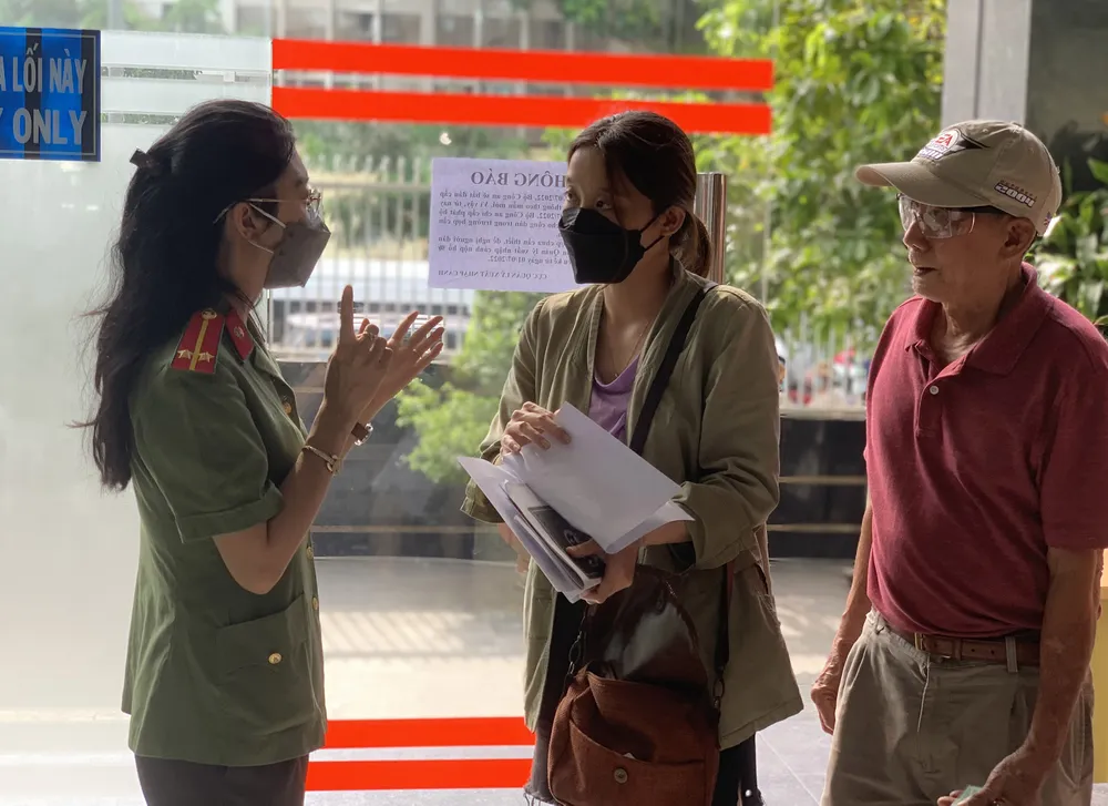 Công an TPHCM vẫn cấp hộ chiếu cho các trường hợp cấp thiết ảnh 2