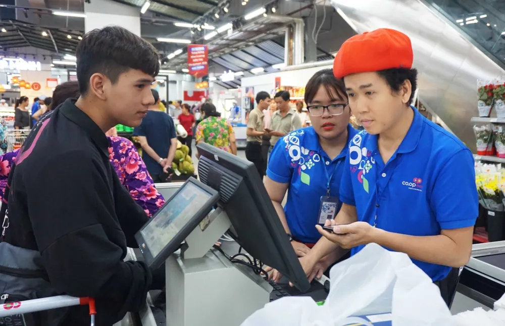 Nhờ chuyển mình thích ứng xu thế mới, các mô hình kinh doanh của Saigon Co.op đang hút khách mua sắm