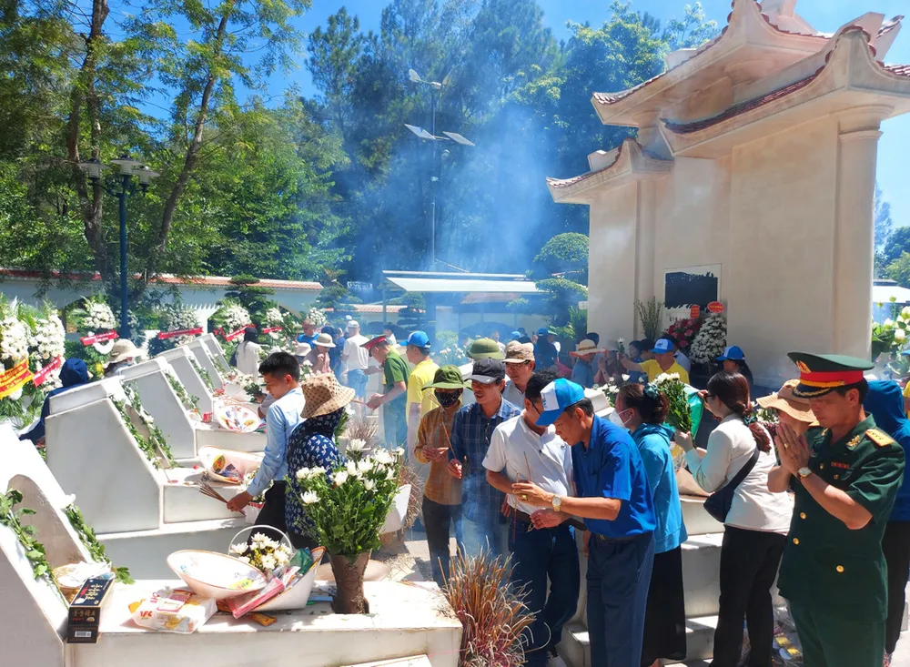 Mãi tri ân người có công với đất nước ảnh 2