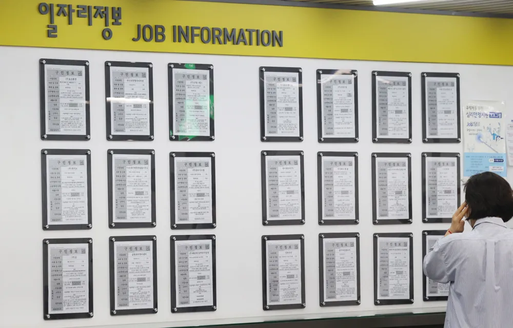 Người Hàn Quốc tìm công việc phụ để trang trải mức phí sinh hoạt tăng cao