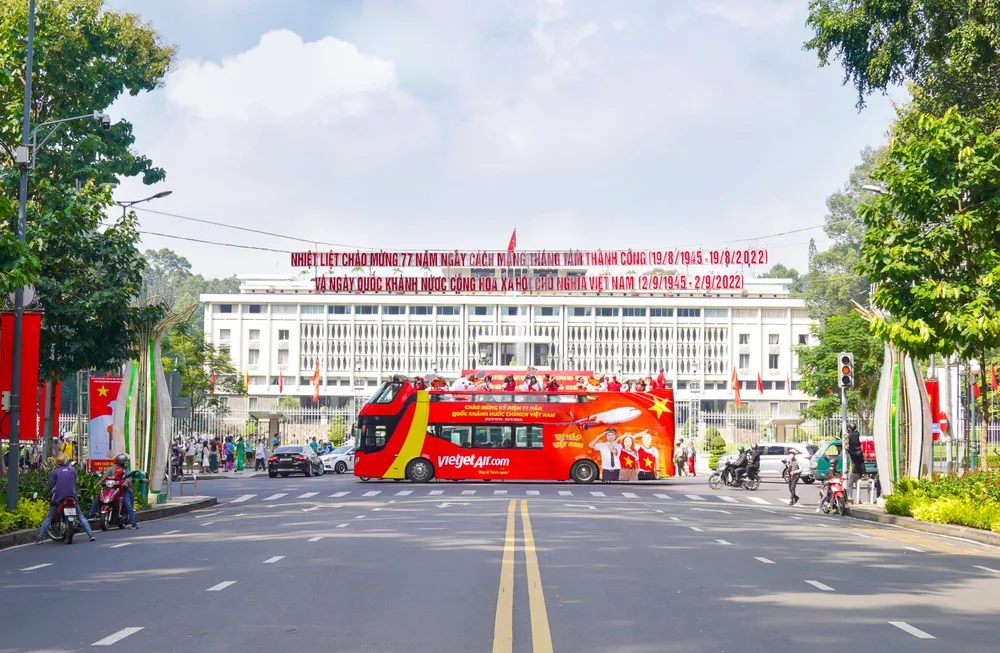 Bay khắp Việt Nam cùng những chuyến bay tràn ngập cờ đỏ sao vàng Ngày Quốc khánh ảnh 12