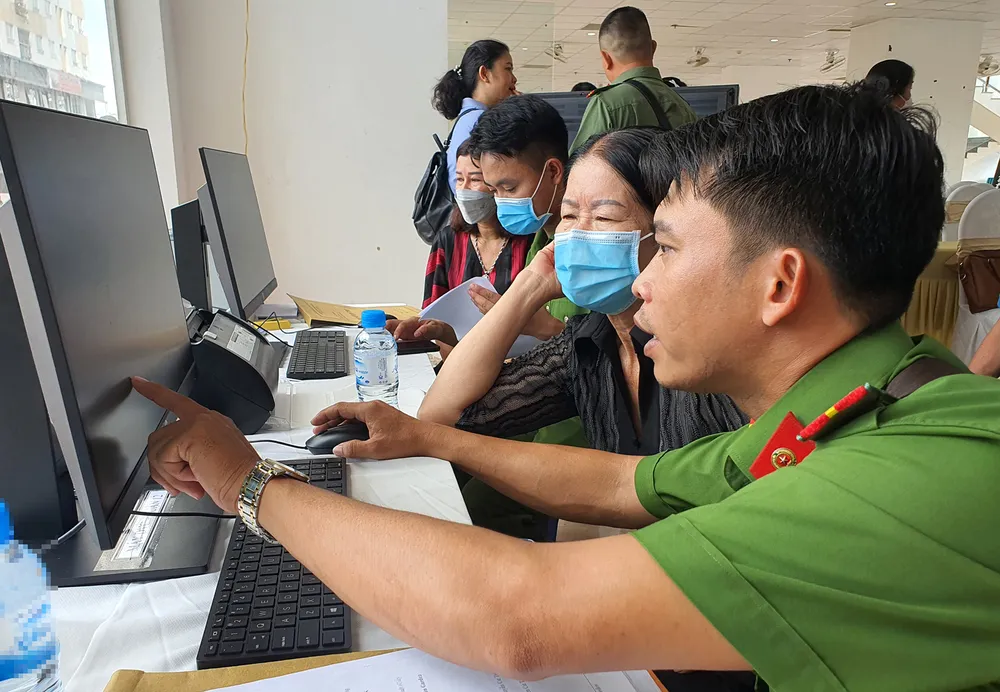 Giảm phiền hà cho công dân về thủ tục hành chính, giao dịch dân sự ảnh 1