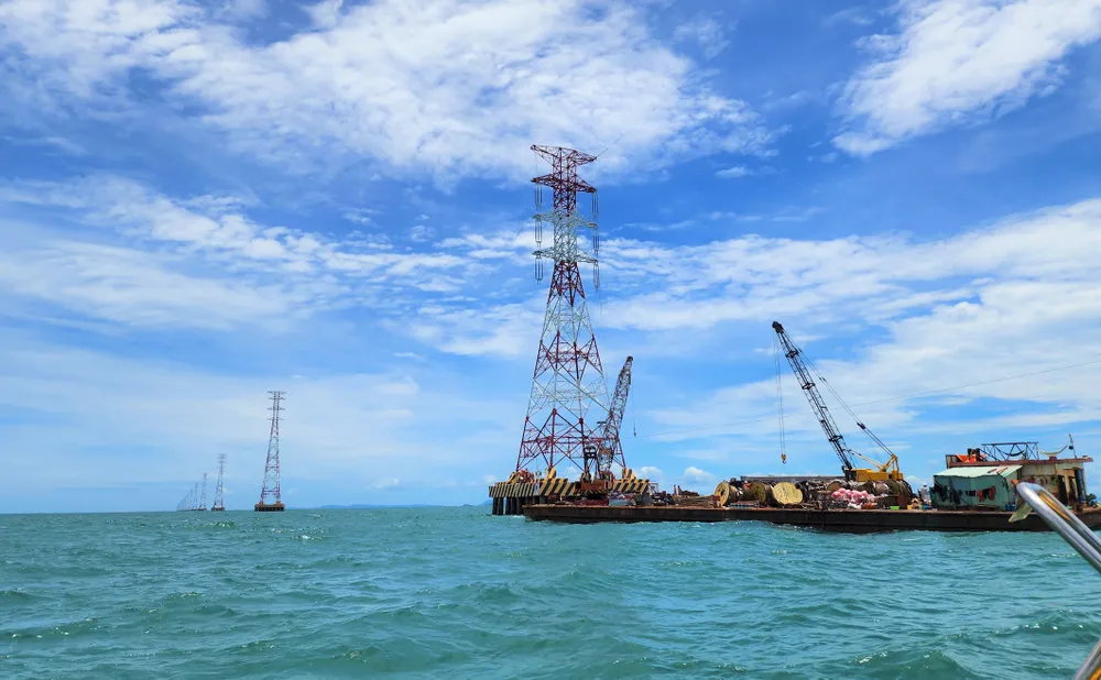 Hành trình 900 ngày đêm đưa điện… vượt biển ảnh 5