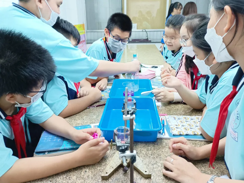 Chông chênh đổi mới giáo dục phổ thông - Bài 3: Sách giáo khoa phải chỉn chu ảnh 1