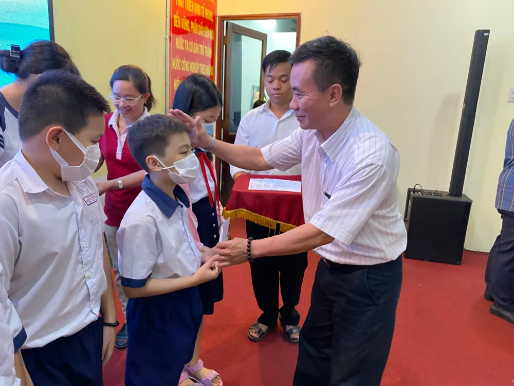 Tặng 50 suất học bổng cho học sinh có hoàn cảnh khó khăn ở Gò Vấp ảnh 1