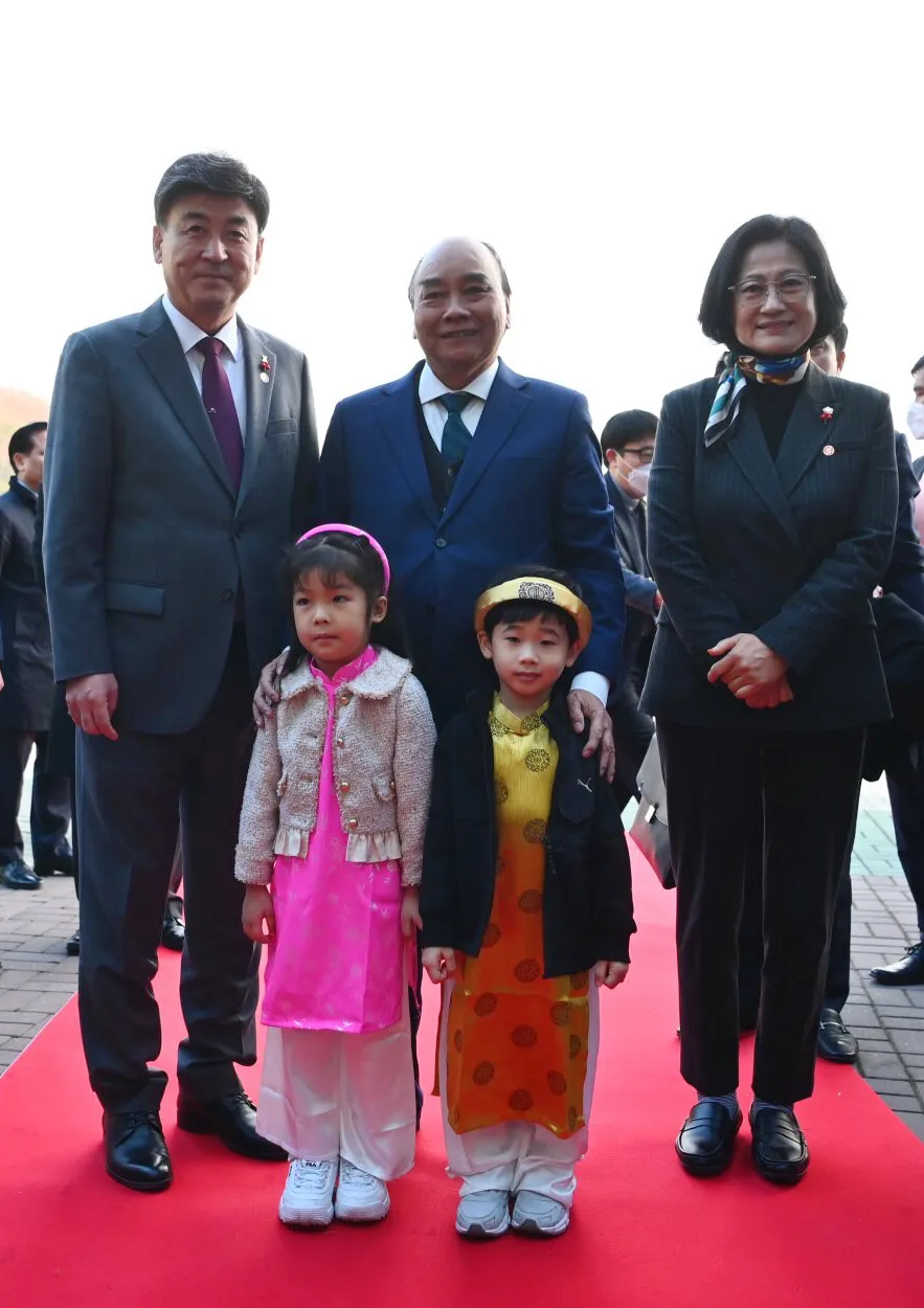 Chủ tịch nước Nguyễn Xuân Phúc đến thăm tỉnh Gyeonggi, Hàn Quốc ảnh 4