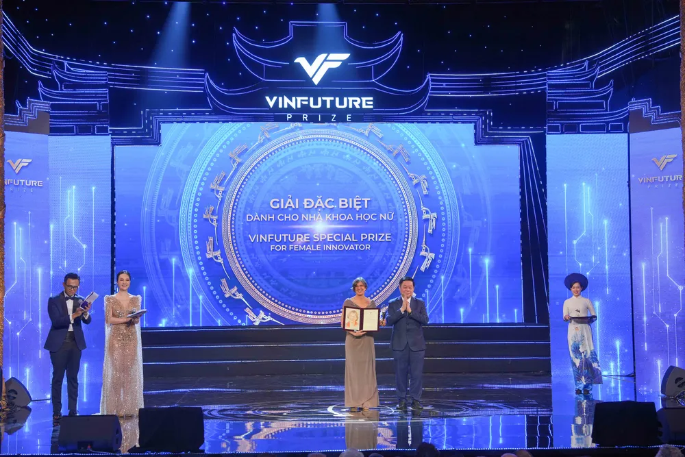 Giải Đặc biệt VinFuture 2022 dành cho Nhà khoa học nữ đã ghi nhận công trình nghiên cứu đột phá của Giáo sư Pamela Christine Ronald (Hoa Kỳ) trong việc phân lập gen Sub1A tạo điều kiện phát triển các giống lúa chịu ngập úng dài hạn.