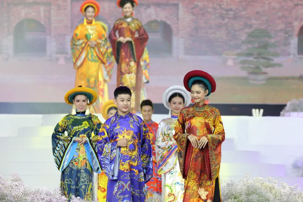 Lễ hội Áo dài TPHCM lần 8 năm 2022. Ảnh: DŨNG PHƯƠNG