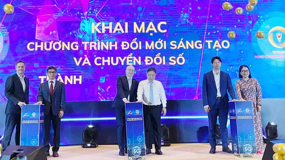 Nghi thức khai mạc Chương trình đổi mới sáng tạo và chuyển đổi số TPHCM năm 2022
