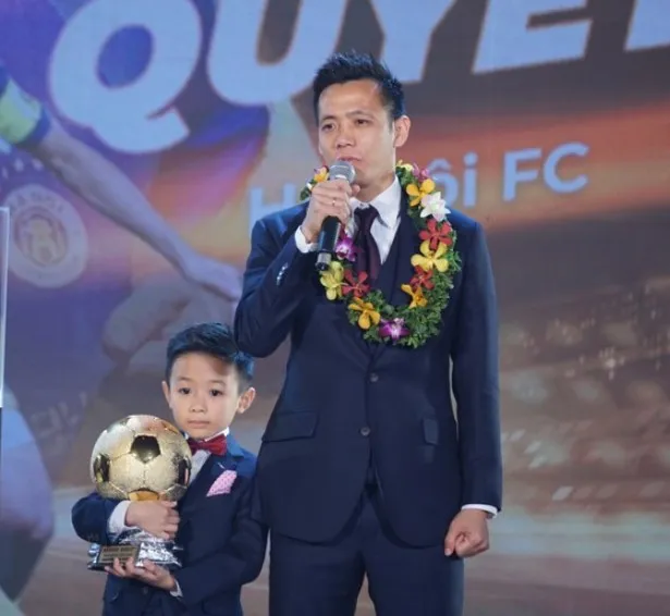 Nguyễn Văn Quyết đoạt Quả bóng vàng Việt Nam 2022