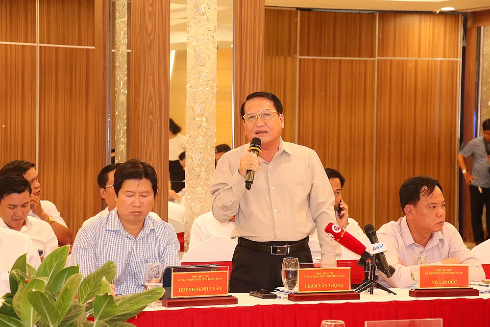 Phó Chủ tịch UBND tỉnh Tiền Giang Phạm Văn Trọng phát biểu tại hội nghị. Ảnh: NGỌC THIỆN