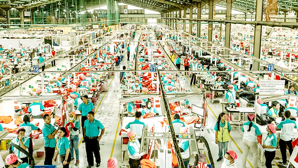 Một nhà máy may mặc tại Indonesia