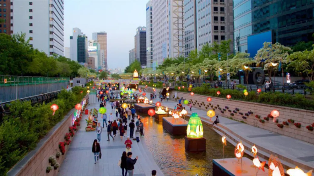 Du khách tham quan TP Seoul, Hàn Quốc