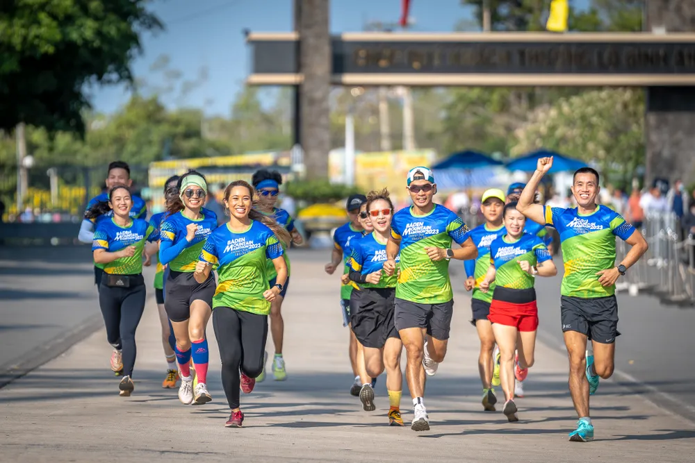 Các runner đã sẵn sàng chuẩn bị cho giải chạy Baden Mountain Marathon 2023 vào ngày 22 và 23-4