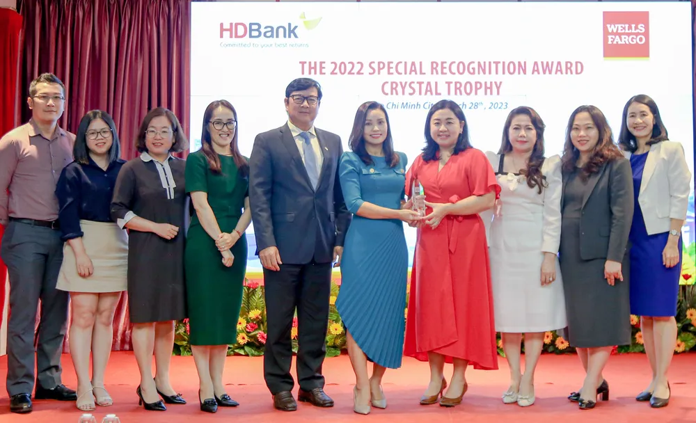 Ngân hàng Wells Fargo đã trao giải thưởng đặc biệt chất lượng thanh toán quốc tế xuất sắc năm 2022 (The 2022 Special Recognition Award - Crystal Trophy) cho HDBank