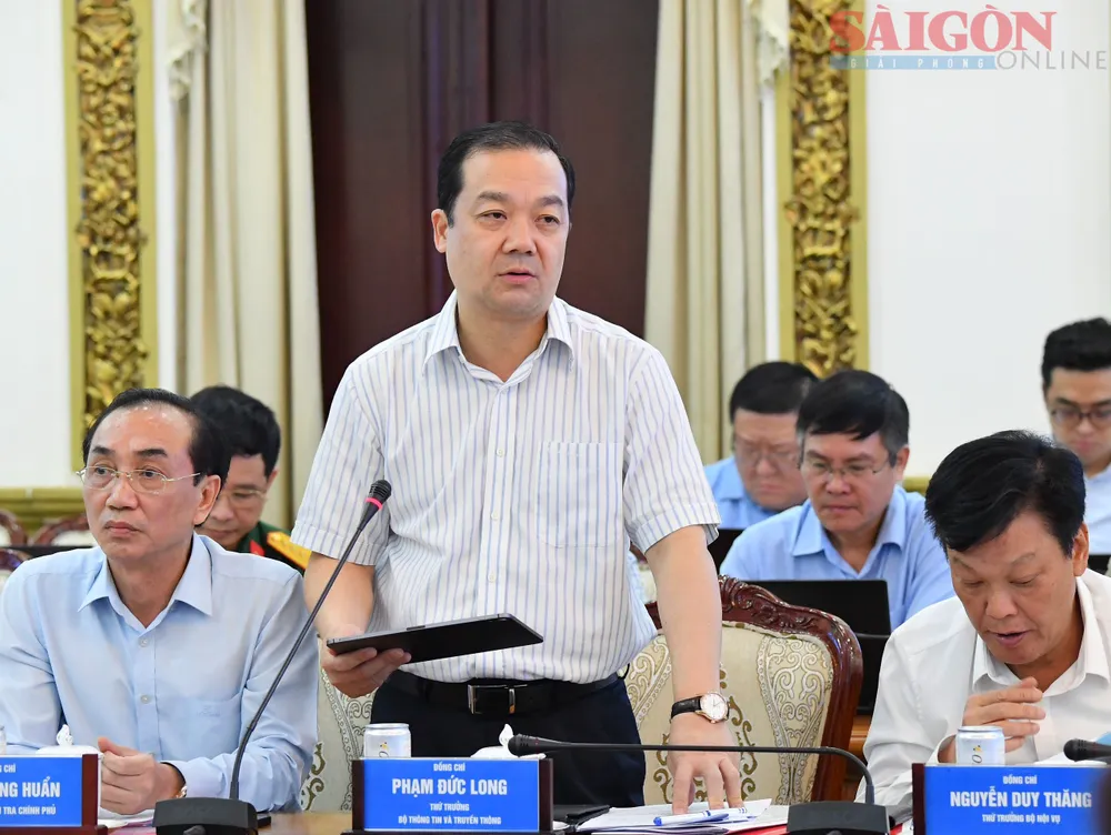 Thứ trưởng Bộ TT-TT Phạm Đức Long phát biểu tại buổi làm việc của Thường trực Chính phủ với Ban Thường vụ Thành ủy TPHCM, sáng 16-4-2023. Ảnh: VIỆT DŨNG