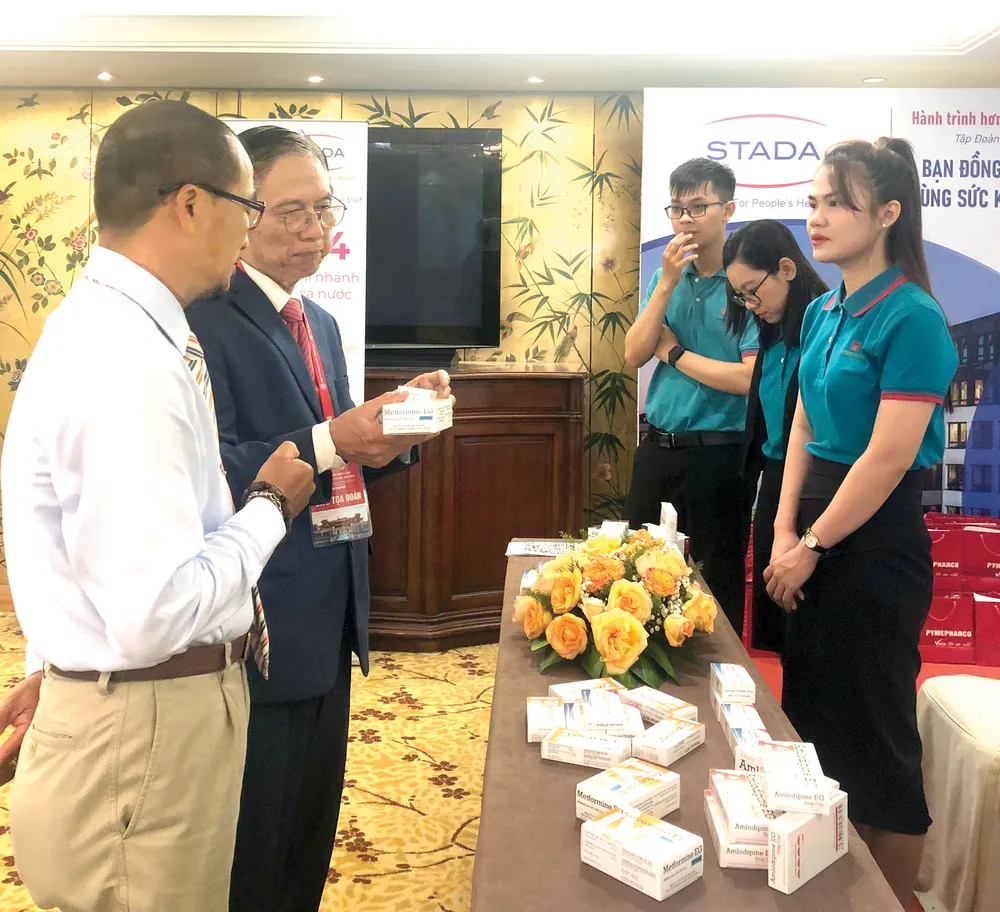 Đại biểu tham quan gian hàng của Pymephaco