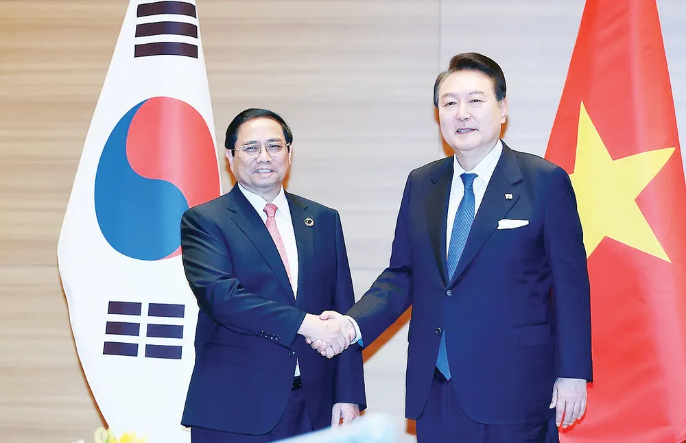 Thủ tướng Phạm Minh Chính hội kiến Tổng thống Hàn Quốc Yoon Suk-yeol nhân dịp tham dự Hội nghị thượng đỉnh G7 mở rộng ở Nhật Bản. Ảnh: TTXVN